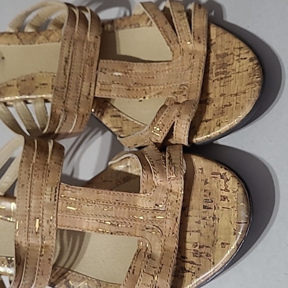 Women's Pesaro Slipon Sandals - Picture 2 of 9